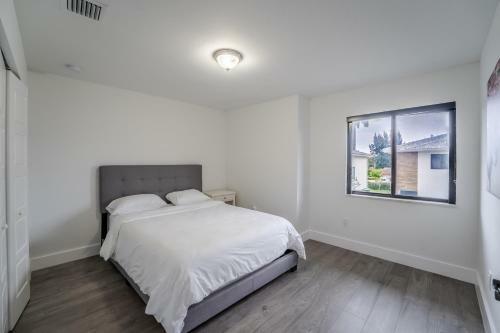 Villa Luxury Condo 4 Beautiful Bedroom Great Location!