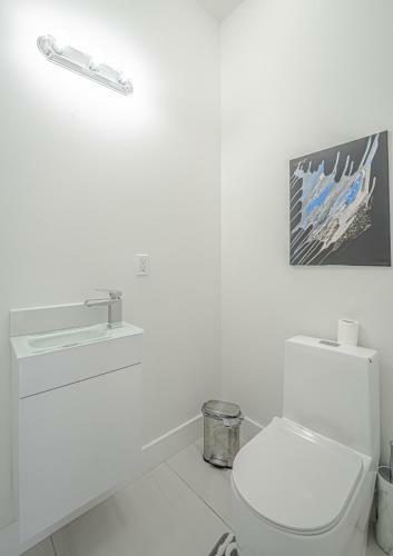 Villa Luxury Condo 4 Beautiful Bedroom Great Location!