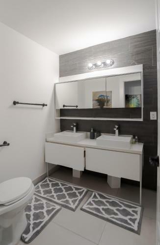 Villa Luxury Condo 4 Beautiful Bedroom Great Location!