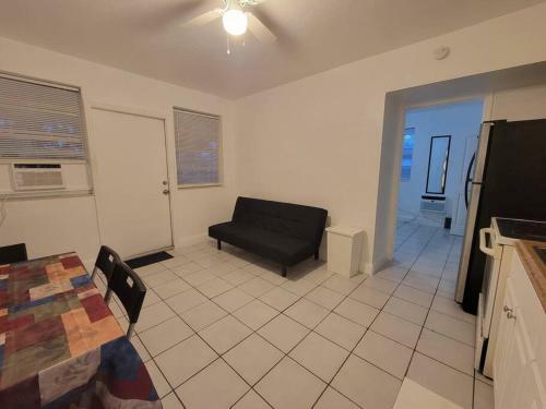 Lovely 1-bedroom Apartment In Hollywood Fl