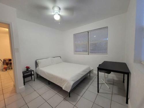 Lovely 1-bedroom Apartment In Hollywood Fl