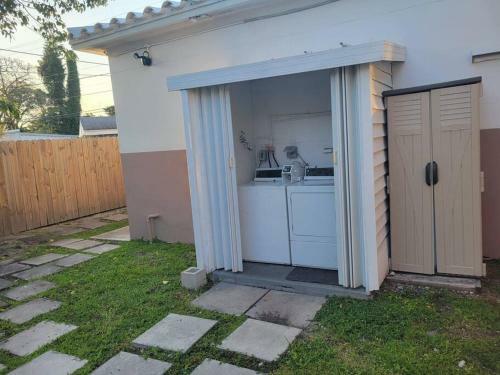 Lovely 1-bedroom Apartment In Hollywood Fl