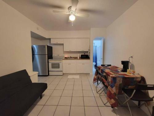 Lovely 1-bedroom Apartment In Hollywood Fl
