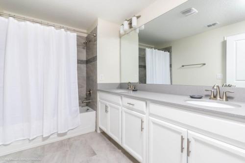 Inviting 5 Bdm Townhome With Private Pool Townhouse
