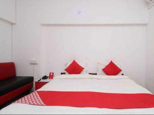 Spot On 88856 Hotel Happy & Happy Da Restuarant
