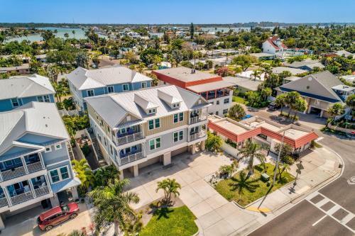Redington Townhouse- Beach Luxury, Amazing Location