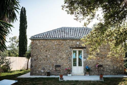 The Wild Cyclamen Stone House And Estate