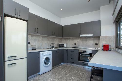 Gm Apartments-rhodes Luxury Living