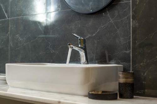 Gm Apartments-rhodes Luxury Living