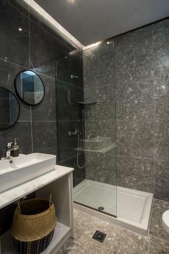 Gm Apartments-rhodes Luxury Living