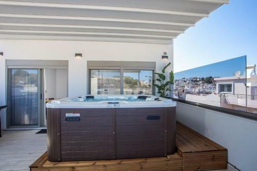 Gm Apartments-rhodes Luxury Living