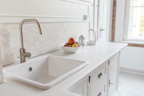 White Provance Apartment