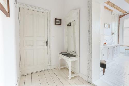 White Provance Apartment