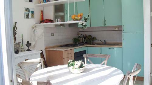Sunny Seaside Apartament