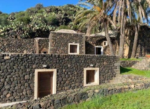 Antique Rural Dammuso With Pool And Sea View