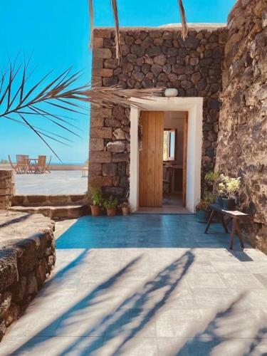 Antique Rural Dammuso With Pool And Sea View