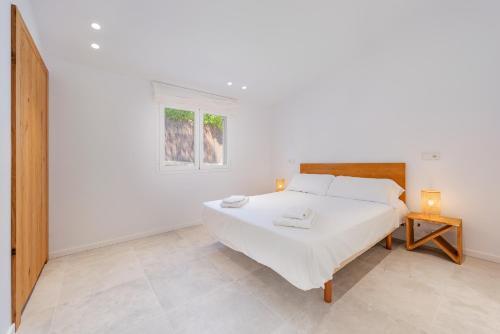 Luxury Mountain Villa With Sea Views For 12 Guests