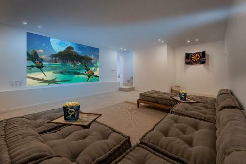Luxury Mountain Villa With Sea Views For 12 Guests