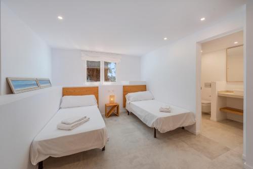 Luxury Mountain Villa With Sea Views For 12 Guests