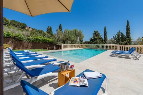 Luxury Mountain Villa With Sea Views For 12 Guests