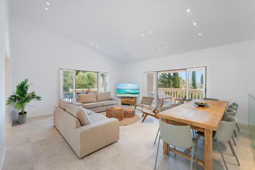 Luxury Mountain Villa With Sea Views For 12 Guests