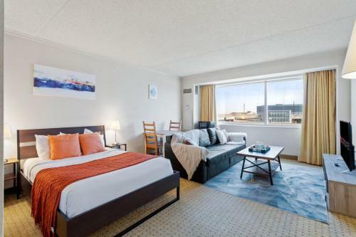 Posada Cozysuites Showboat Modern Boardwalk Hotel Room