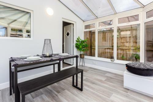 Curlew - Free Wifi & Parking By Cozy Pads