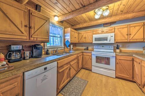 Rustic Ruidoso Cabin With Hot Tub, Deck And Grill