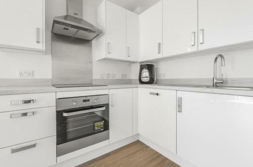 Stunning 2 Bed Apartment With Secure Parking