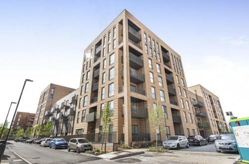 Stunning 2 Bed Apartment With Secure Parking