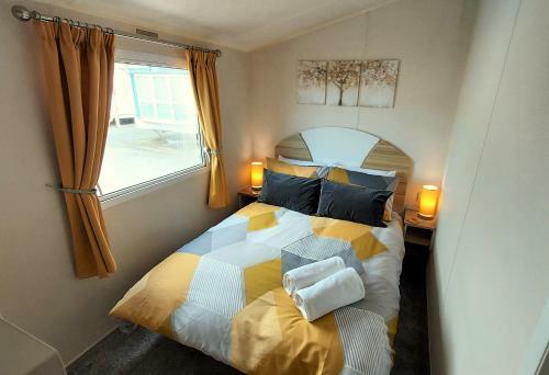 Fab 3 Bedroom Caravan Sleeps 8 Close To The Beach