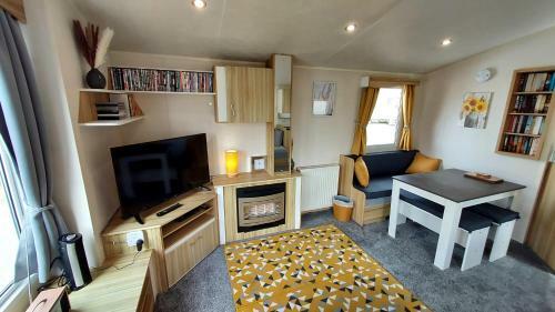 Fab 3 Bedroom Caravan Sleeps 8 Close To The Beach
