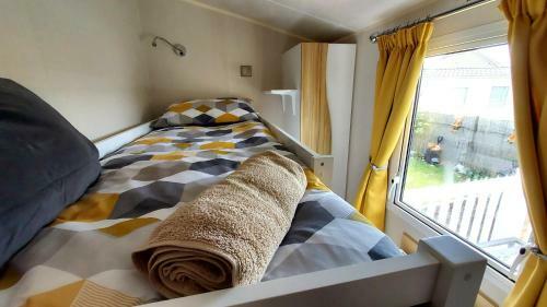Fab 3 Bedroom Caravan Sleeps 8 Close To The Beach