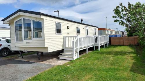 Fab 3 Bedroom Caravan Sleeps 8 Close To The Beach