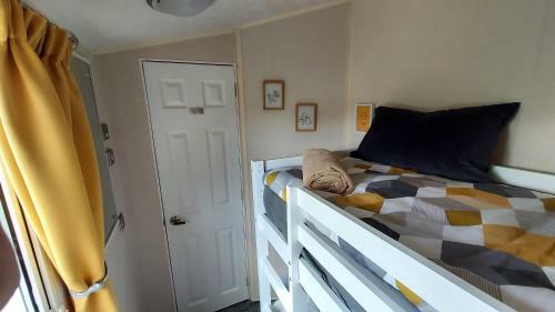 Fab 3 Bedroom Caravan Sleeps 8 Close To The Beach