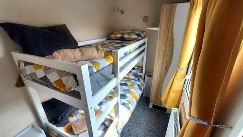 Fab 3 Bedroom Caravan Sleeps 8 Close To The Beach
