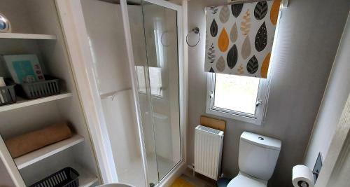 Fab 3 Bedroom Caravan Sleeps 8 Close To The Beach