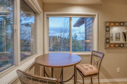 Hotel River Ridge 414b