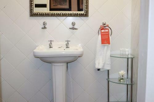 Hostal Waterfront Guest House