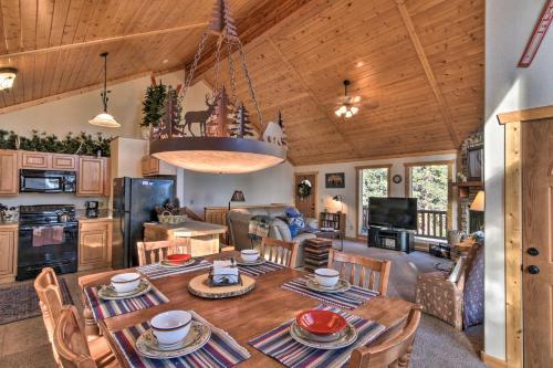Lazy Moose Cabin With Wraparound Deck And Privacy!