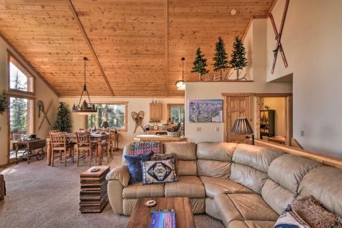 Lazy Moose Cabin With Wraparound Deck And Privacy!