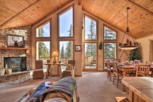 Lazy Moose Cabin With Wraparound Deck And Privacy!