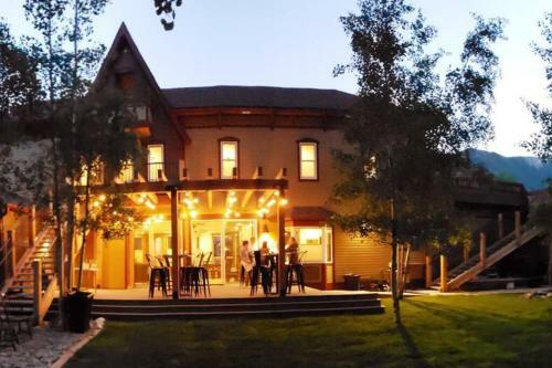 Bed & Breakfast Clear Creek Inn