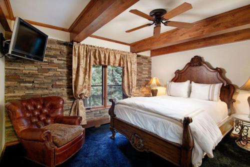 Chateau Eau Claire Unit 11