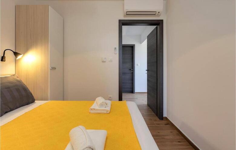 Nice Home In Bater With Jacuzzi, Wifi And 3 Bedrooms