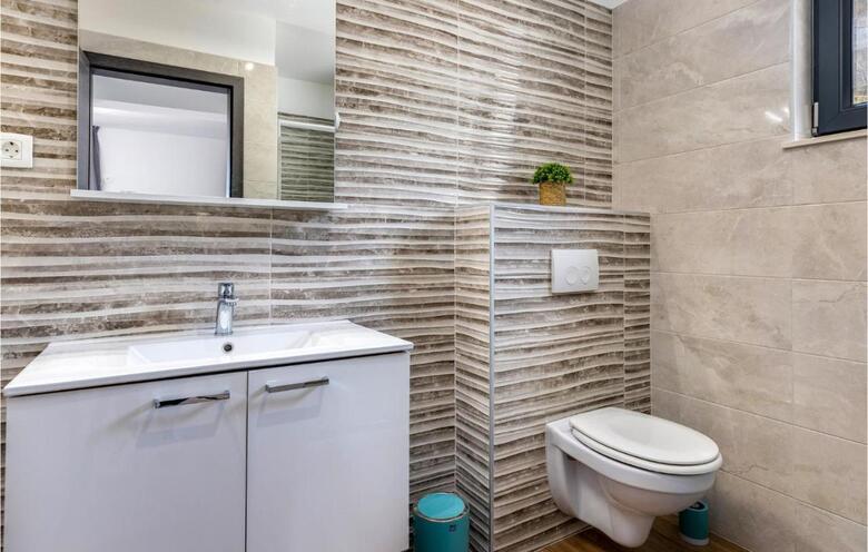Nice Home In Bater With Jacuzzi, Wifi And 3 Bedrooms