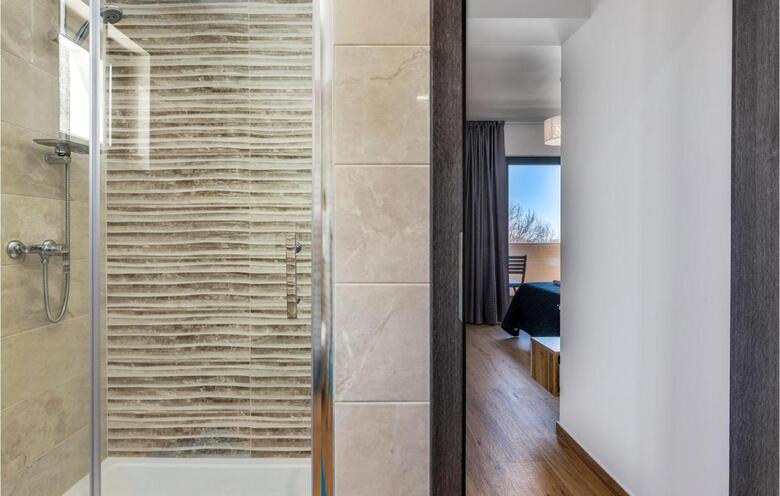 Nice Home In Bater With Jacuzzi, Wifi And 3 Bedrooms