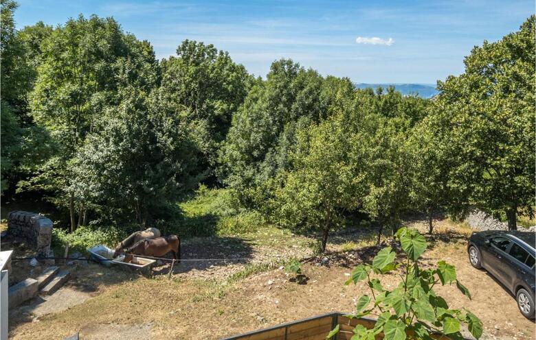 Nice Home In Bater With Jacuzzi, Wifi And 3 Bedrooms