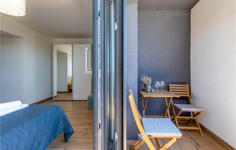 Nice Home In Bater With Jacuzzi, Wifi And 3 Bedrooms