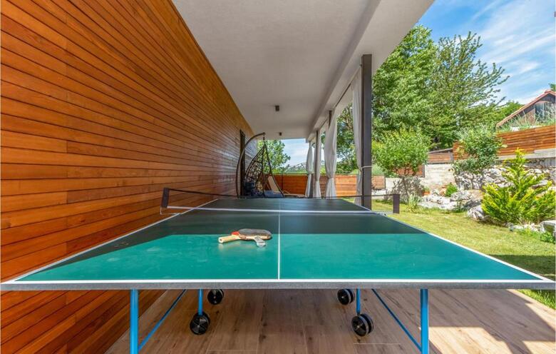 Nice Home In Bater With Jacuzzi, Wifi And 3 Bedrooms